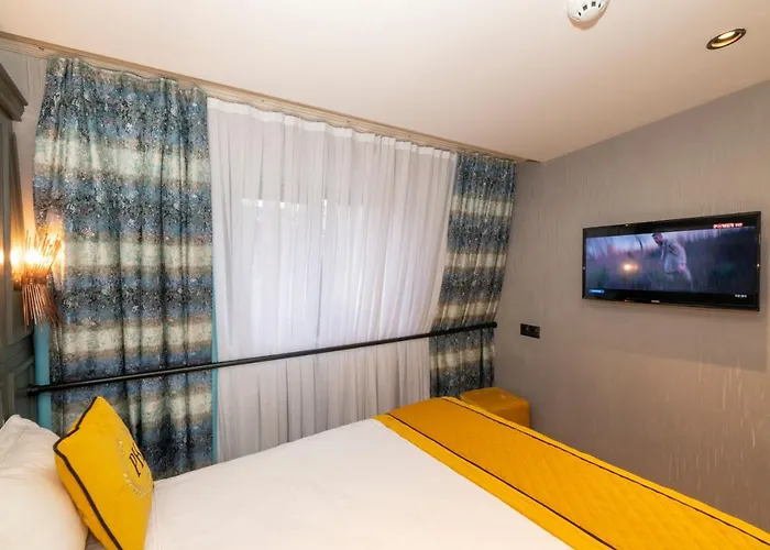 Peri Taksim Hotel 2*